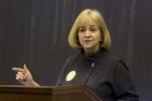 La alcaldesa Lyda Krewson se comprometió a reducir la violencia criminal  