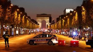 Francia: Un policía muerto y otro herido tras un tiroteo en los Campos Elíseos de París