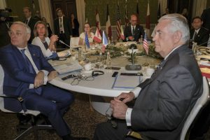 Rex Tillerson dice Rusia debe elegir entre Assad y EEUU