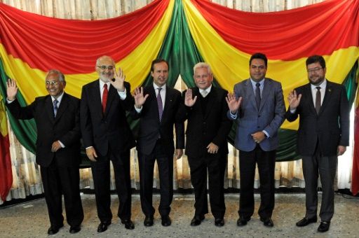 Oposición en Bolivia firma inédito acuerdo “por la democracia”