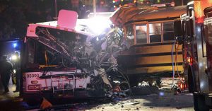 Al menos 20 niños murieron en Sudáfrica tras sufrir un accidente en el bus escolar en el que viajaban