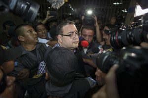 Exgobernador mexicano permanecerá en prisión en Guatemala
