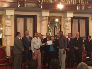 Presidente Medina entrega RD$104 millones a 500 productores agrícolas 