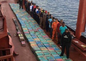 Ecuador intercepta barco cargado con 5.5 toneladas de cocaína con dirección a España