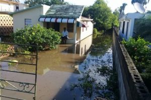 Ventarrón y lluvias afectan casas en Santiago  y Espaillat