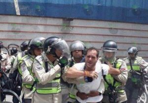 Venezuela: Policía detiene a Sergio Contreras, activista de Voluntad Popular