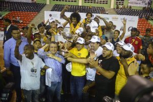Club Rafael Barias festeja tercera corona del Torneo de Baloncesto Superior DN