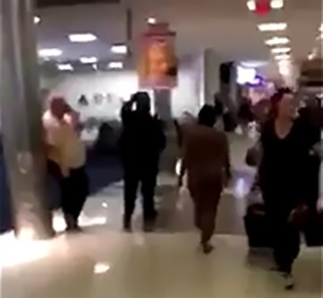 Mujer desnuda causa caos en aeropuerto de Estados Unidos