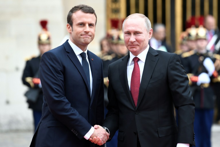Emmanuel Macron recibe a Vladimir Putin en Versalles para un diálogo “sin concesiones”