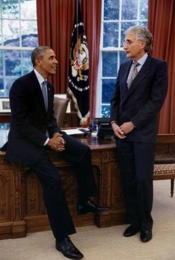 Obama y su ex profesor Lawrence Goldyn, en el Despacho Oval