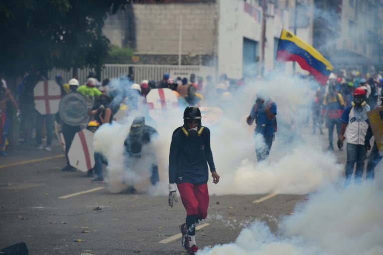 Venezuela: universitarios marchan contra Maduro pese al aumento de la violencia