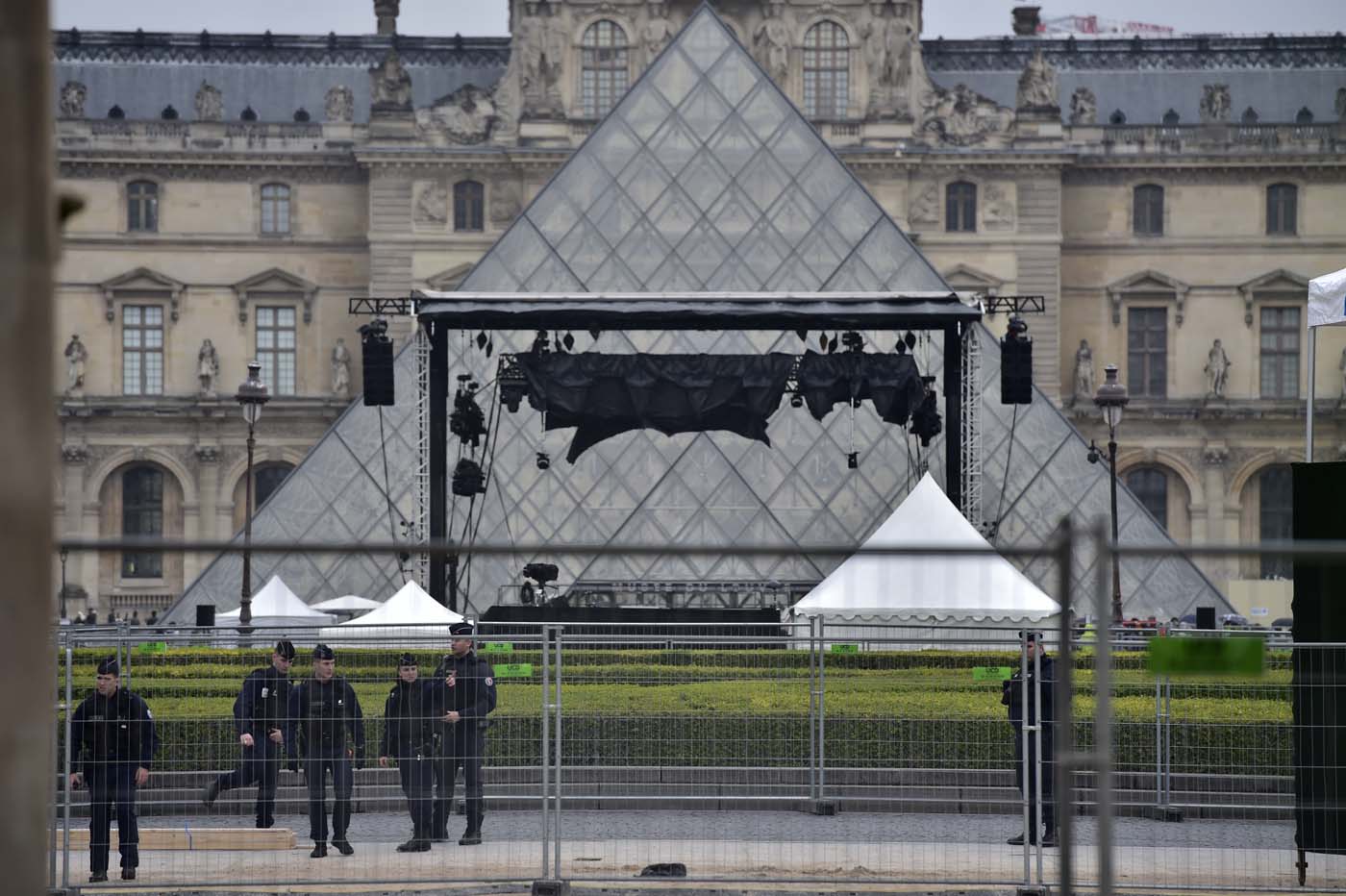 Explanada del Louvre evacuada brevemente tras alerta de seguridad durante presidenciales