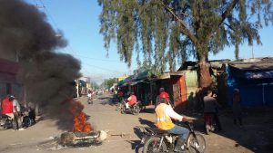 Vendedores de mercado SPM protestan contra desalojo 