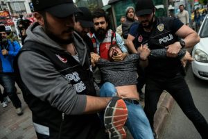 Turquía: la policía turca dispersa con gases la manifestación del 1 de mayo en Estambul