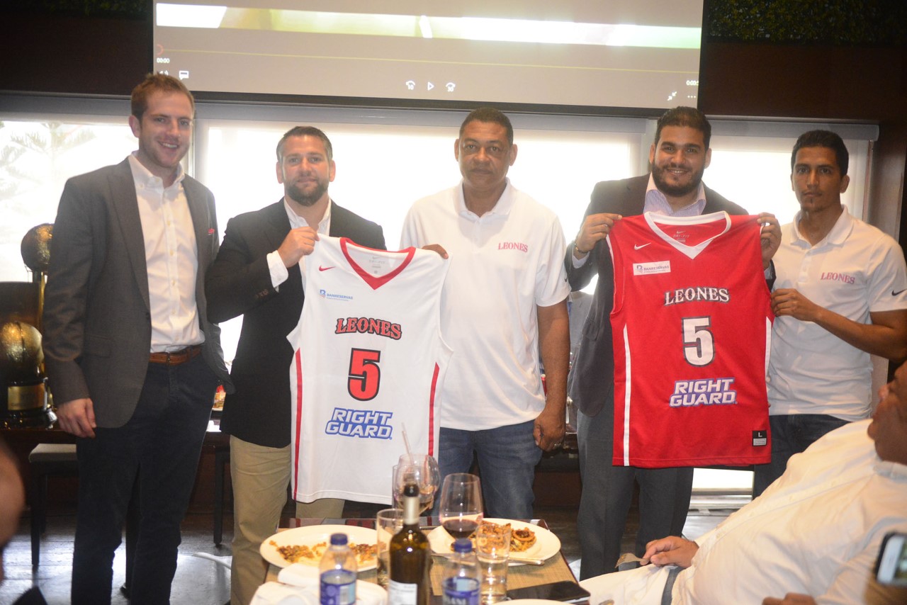 Leones de Santo Domingo presentan equipo para campaña 2017