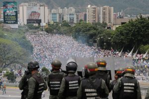 Oposición venezolana eleva presiones contra Asamblea Nacional Constituyente 