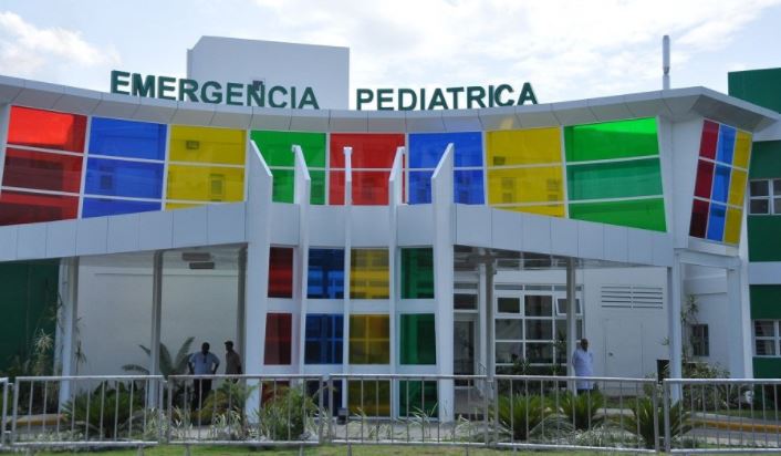 Atienden dos menores con síntomas sospechosos de difteria en Hospital Arturo Grullón de Santiago