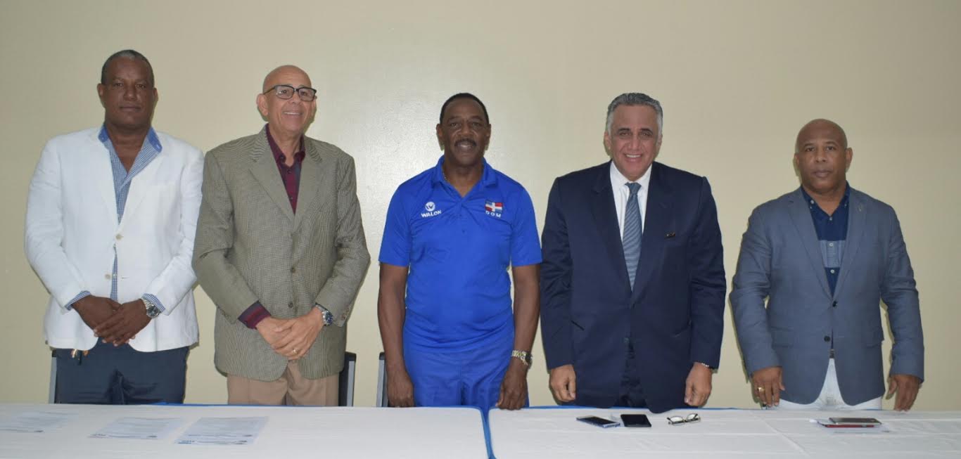 Federación Dominicana de Voleibol presenta nuevo técnico del equipo masculino
