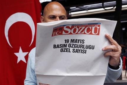 Diario opositor turco publica edición en blanco