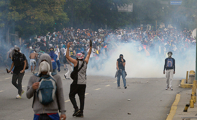 Joven venezolano narra cómo fue quemado durante manifestación