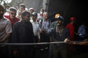 Irán: pocas esperanzas de rescatar con vida a unos mineros
