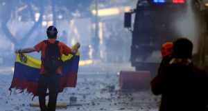Suben a 38 los muertos en protestas en Venezuela