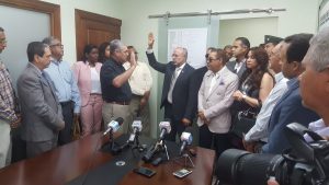 Juramentan nuevo director OPRET; Diandino dice presidente tomó decisión correcta