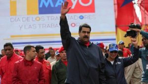 Nicolás Maduro convoca a una 