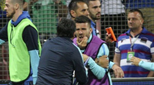 Futbolista pierde un diente por pelea en  Bosnia-Grecia 