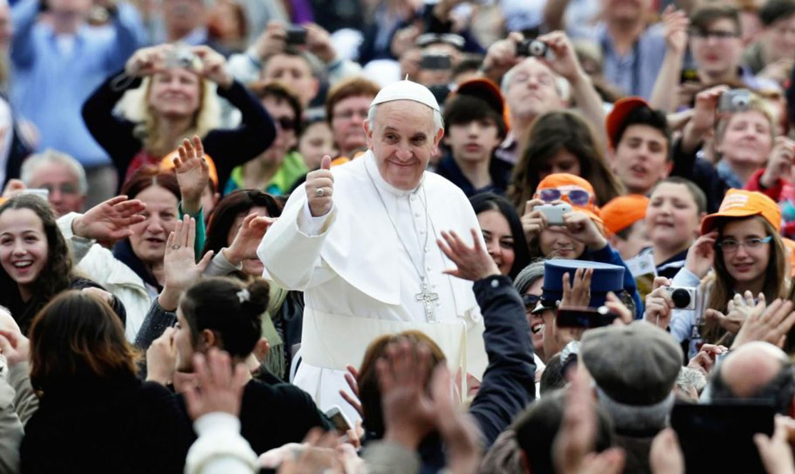 Papa Francisco propone reducir el horario laboral a los mayores para contratar jóvenes