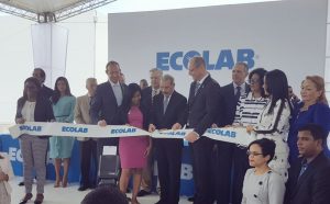 Presidente Medina encabeza inauguración planta de equipos médicos en zona industrial Las Américas