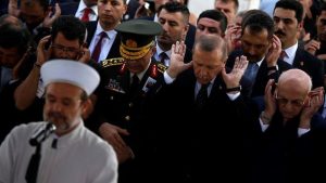 Diputado es condenado a 25 años de cárcel en Turquía 