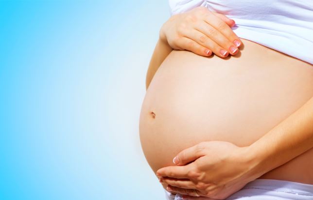 ¿Beber alcohol durante el embarazo afecta al rostro de tu bebé?