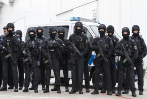 Policía dispersa  a manifestantes en víspera del G20 en Alemania