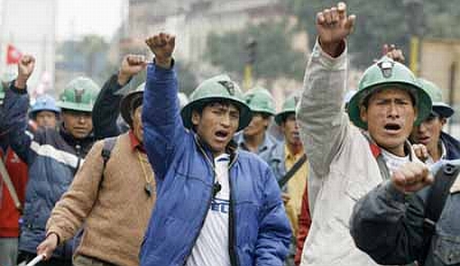 Trabajadores de minas en Perú demandan ley laboral
