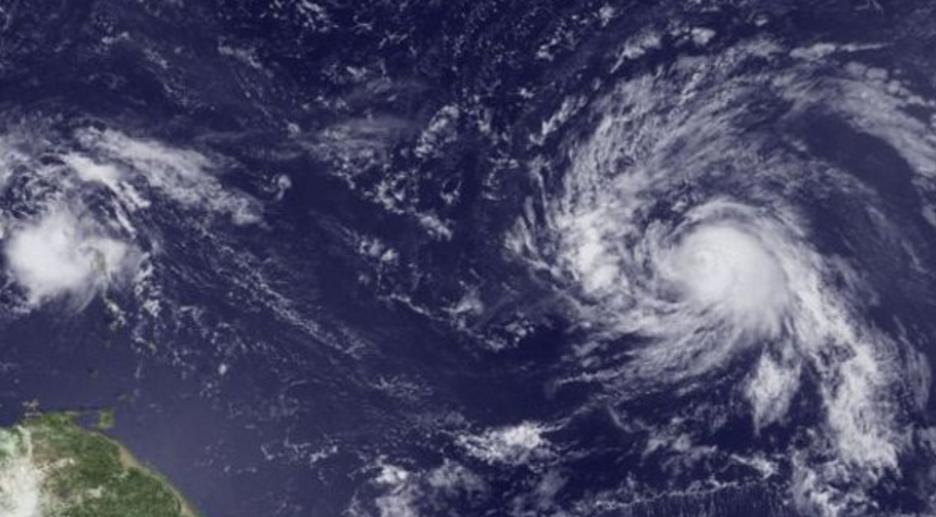 Dos huracanes avanzan en el Pacífico lejos de costa mexicana