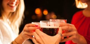 Estudio revela que la cerveza tiene importantes beneficios para la salud femenina  