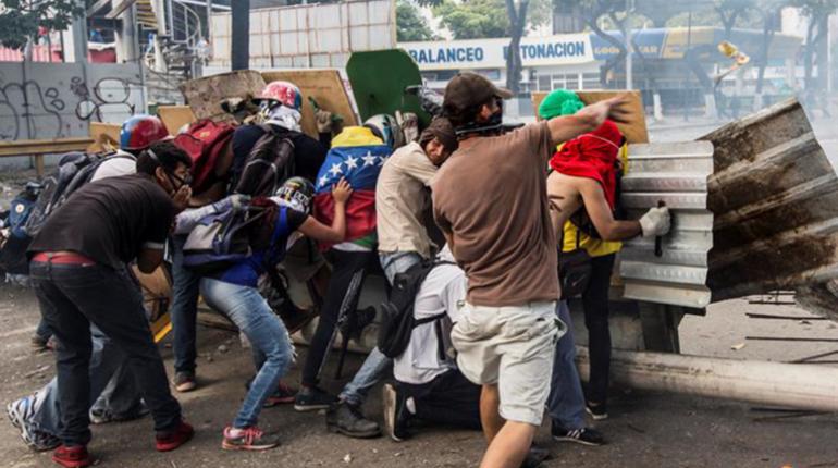 Oposición venezolana nombrará corte suprema paralela en su ofensiva contra Maduro