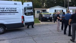 La policía de Georgia realizó un macabro hallazgo este jueves en un suburbio de Atlanta, luego de recibir el llamado de una mujer por una emergencia.