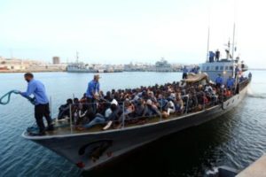 Encuentran al menos 13 muertos dentro de una embarcación en el Mediterráneo