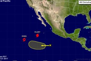 Hilary pasa de huracán a tormenta y se aleja de costa mexicana