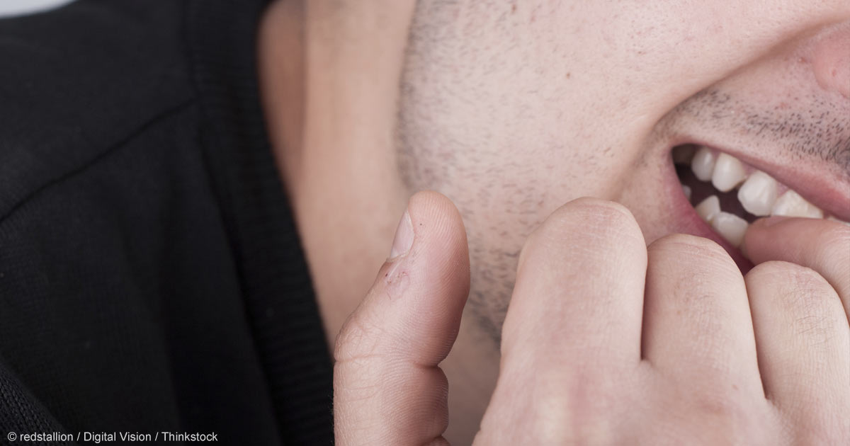 Comer uñas genera grandes riesgos a la salud