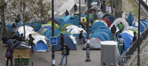 Autoridades francesas evacuan 2,500 migrantes