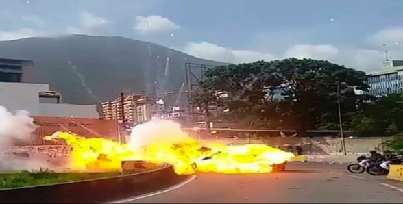 Siete agentes venezolanos de la Guardia Nacional resultan heridos por explosivo casero de la oposición