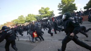 Miles de manifestantes enfrentan policía en Alemania