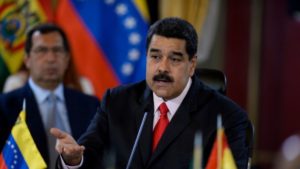 Maduro se enfrenta a opositores y EEUU tras Constituyente