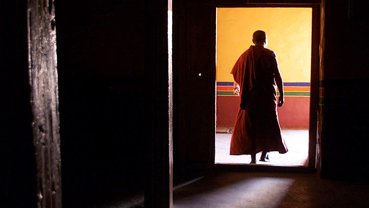 Tribunal alemán condena monje budista por abuso de menores
