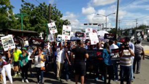 Residentes en Alameda Oeste protestan por controles de Alcaldía SDO en su sector 