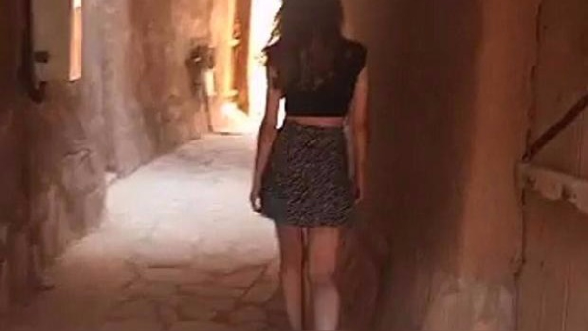 Mujer saudí detenida por vestir minifalda queda en libertad