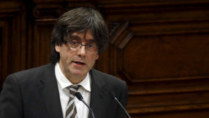 Parlamento catalán acelera proceso de independencia